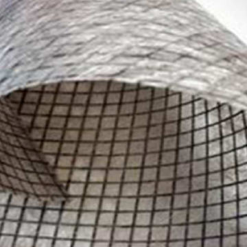 Géogrille MacGrid AR G : maille fibre de verre contrecollée sur voile compatible bitume (photo fabricant)